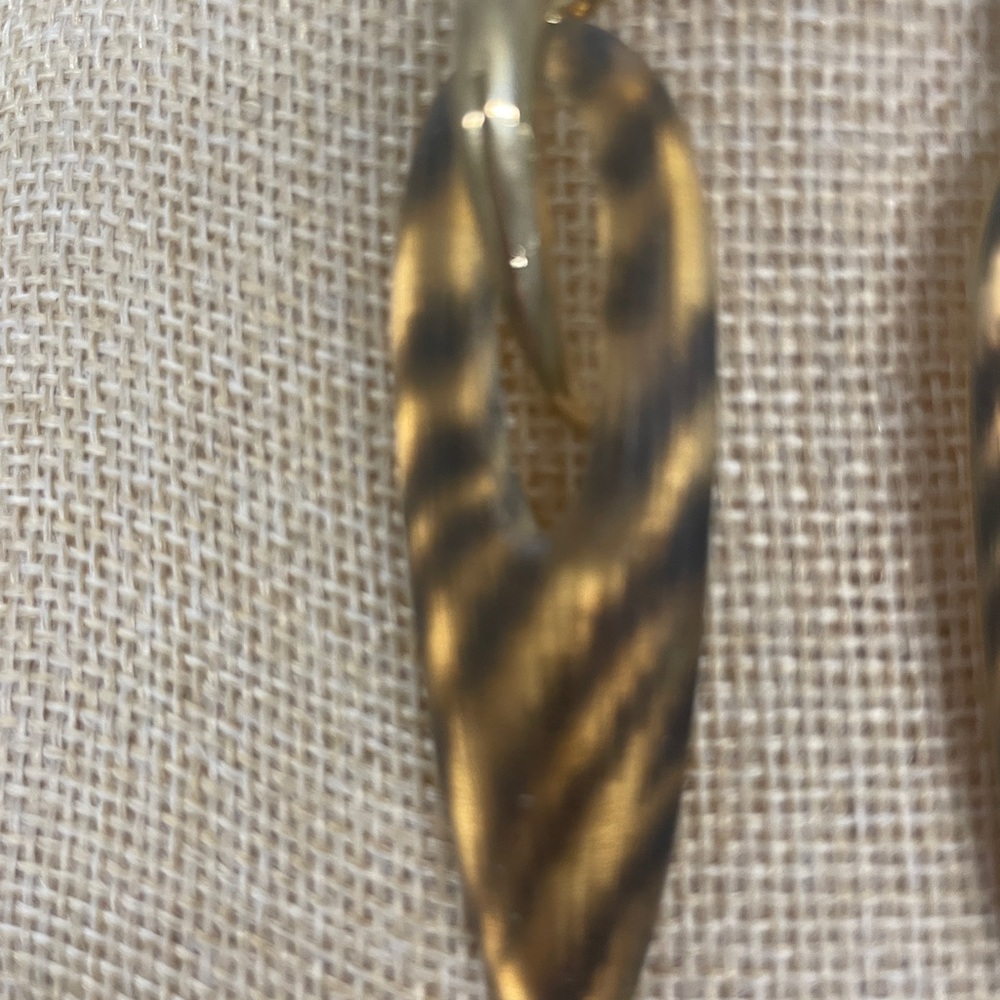 NWOT Alexis Bittar Animal Print Lucite Dangle Earrings - Picture 3 of 6